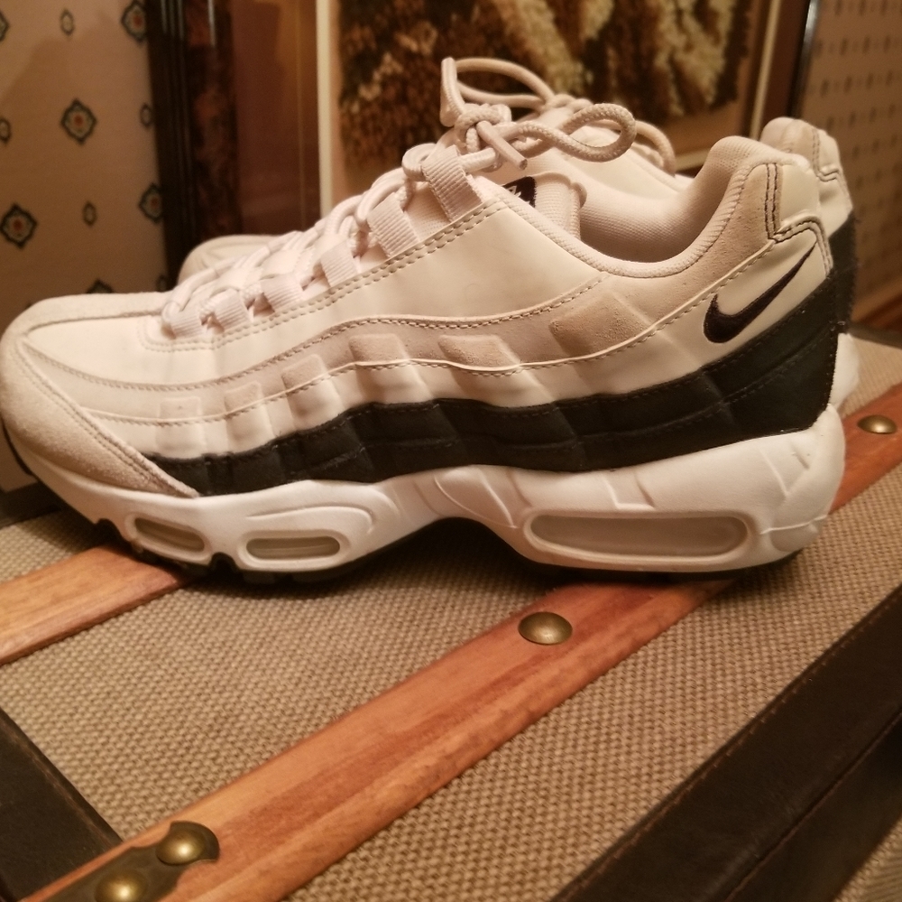 Authenic Nike N95